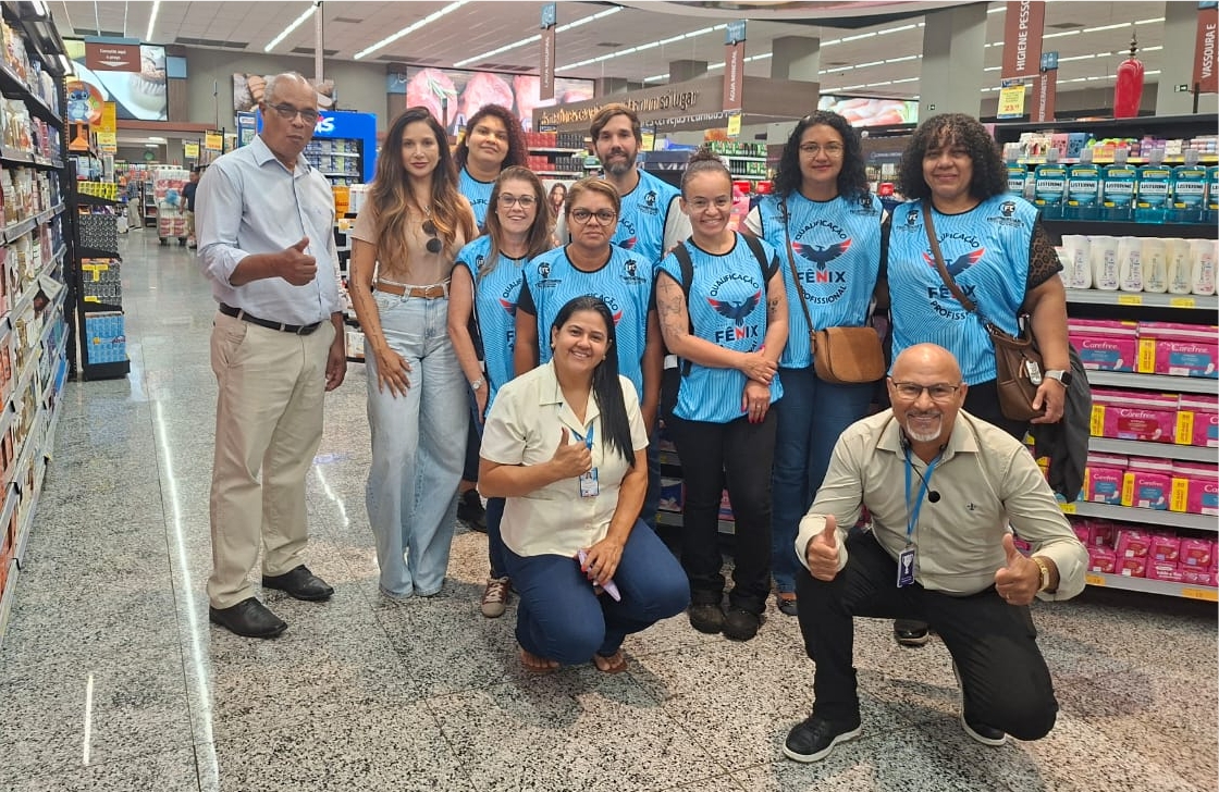 APRENDIZADO NA PRÁTICA | Alunos do Curso de Logística tiveram aula prática no Supermercado Savegnago
